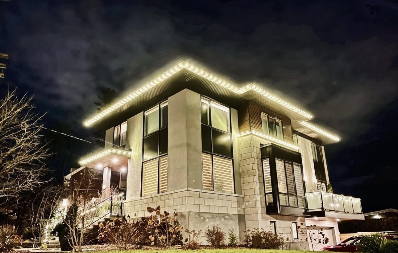 Fredericksburg, Texas property with warm white C9 Christmas roofline lighting at night